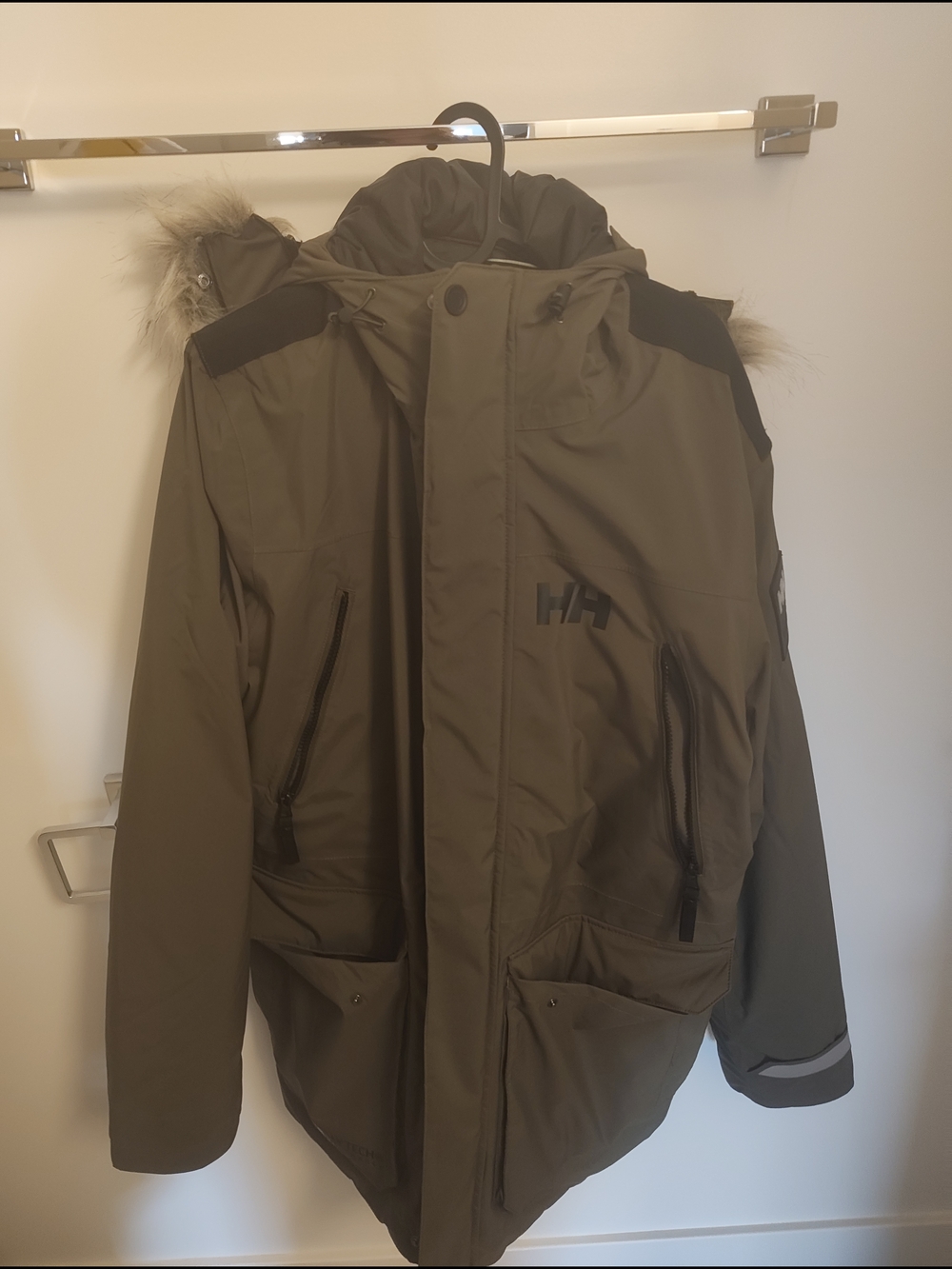 Helly Hansen Olive Green Ski & Snowboard Parka with Faux Fur Hood